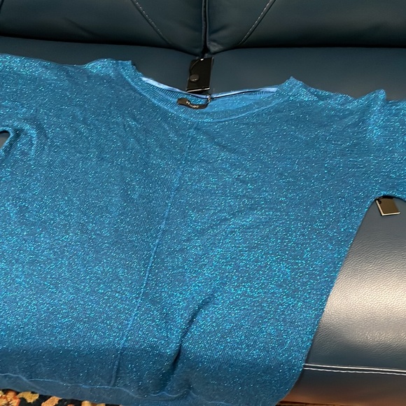 Moroccan Blue sparkly top Very unique sleeves. - Picture 5 of 7